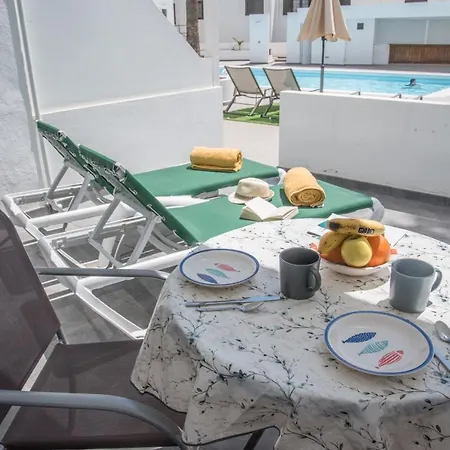 Sunny Days With Shared Pool And Free Wifi Appartamento